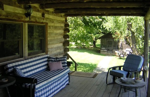 Lexington Cabin | It's a place that attracts happiness.