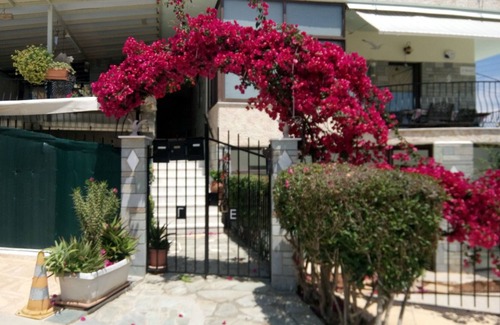 Nea Makri Cottage | IT'S NICE TO BE INPORTANT,BUT IS MORE INPORTANT TO BE NICE