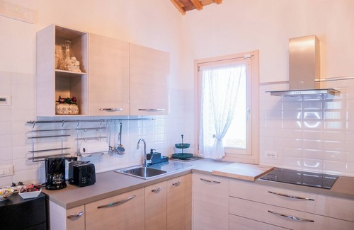 Cavarzere Apartment | DAISY Luxury Apt in Villa, Patio, Pool, Hot Jacuzzi, A/C, WiFi, Gym, Sauna