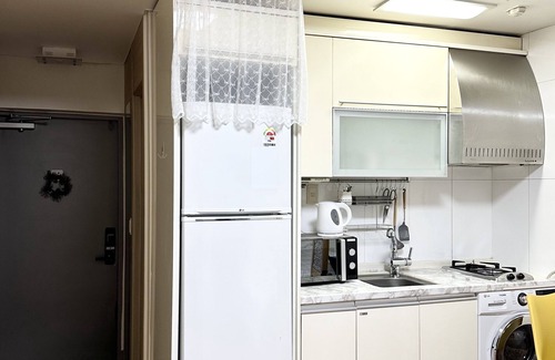 Seocho-dong Apartment | It takes 3 to 4 minutes to walk from Gangnam Station