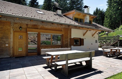 Senale San Felice Apartment | Apartment "Unterurbanhof Die Zwei" with mountain view, terrace with garden and sauna.