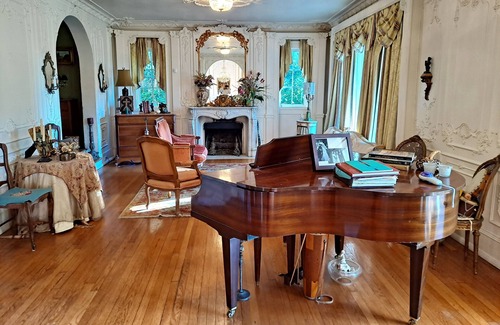 Redmont Park House | Italian Villa with city view of Birmingham with hot tub and security!