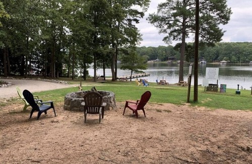 Macon House | It’s “Our Pleasure” to host you on Pleasure Drive