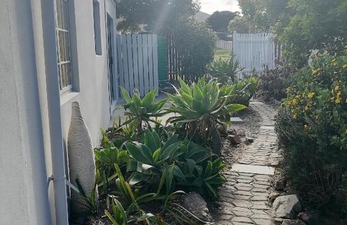 Sandbaai House | Its Practical Holidays