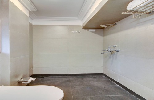 Santacruz West Hotel | Itsy Hotels Cruz Royale Santacruz West