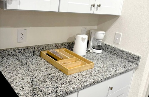 Weston House | Ivana Lodge 5-Bedroom 4-Bathroom Ivana Lodge with AC, WiFi