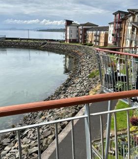 Kirkcaldy Apartment | Ivianna Wharf
