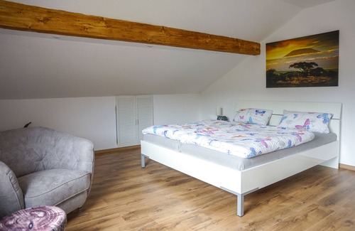 Mariaroth Apartment | Ivory apartment in Mariaroth for up to 6 people.