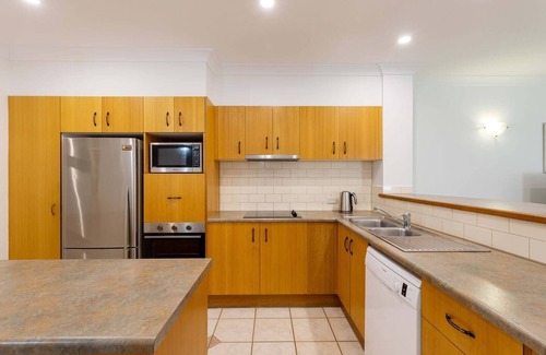 Palm Cove Apartment | Ivy at Coral Horizons A Retro Beachfront Locale