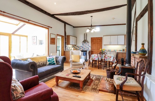 Diss Cottage | IVY HOUSE BARN, pet friendly, character holiday cottage in Stradbroke