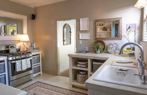Healdsburg House | Ivy House Downtown Healdsburg Plaza