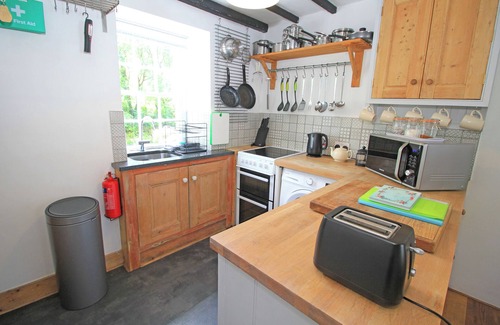 Beddgelert House | IVY HOUSE, pet friendly, with open fire in Beddgelert