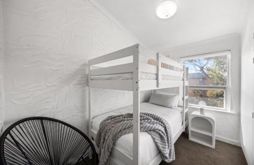 Glenelg Apartment | Ivy's at Glenelg Central - A Cosy Family Stay