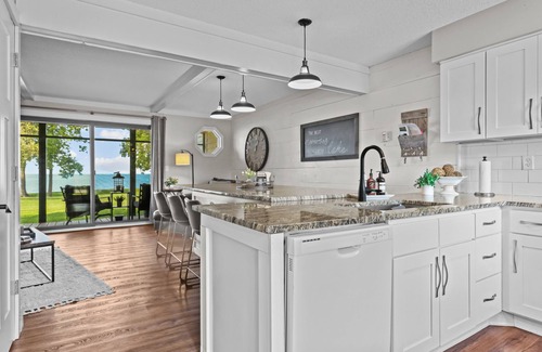 Onamia Villa | Izaty's Beach Villa- Completely remodeled and exceptionally clean