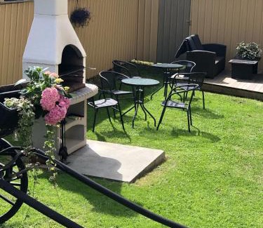 Norra Skara Bed & Breakfast | Järnvägshotellet B&B Skara