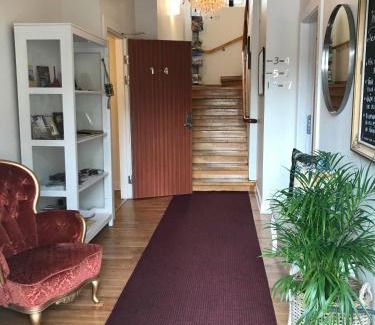 Norra Skara Bed & Breakfast | Järnvägshotellet B&B Skara