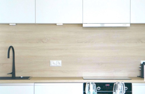 Gmunden Apartment | J.a.d.e Summary: Über