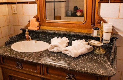 Elizabethtown House | J. Bonaparte Suite at Moonstone Manor