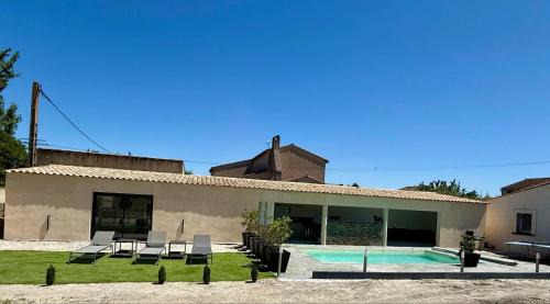 Entraigues-sur-la-Sorgue House | J&J Home