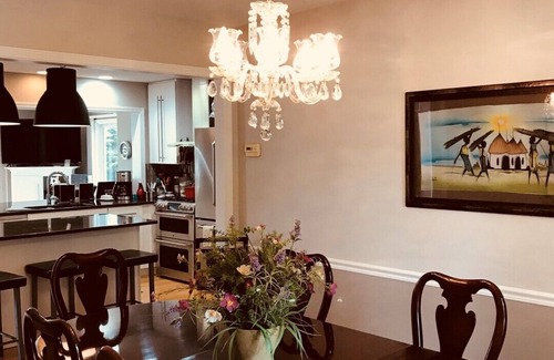 Columbus House | J & N Spacious & Cozy Home, Columbus Indiana