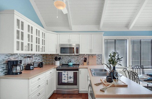 St. Simons Island House | J&R Island Retreat Renovated Home w/Low Rates!