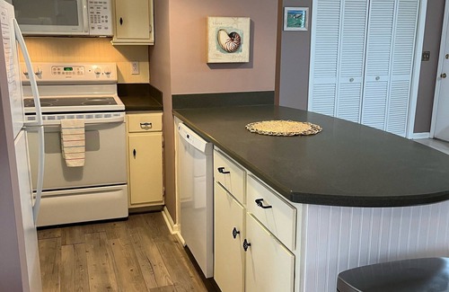 Garden City Cottage | Jacana Cabana - your relaxing oceanside escape!