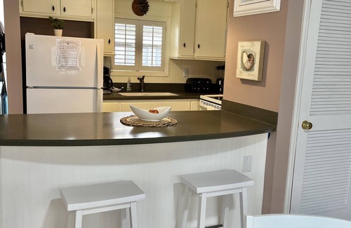 Garden City Cottage | Jacana Cabana - your relaxing oceanside escape!