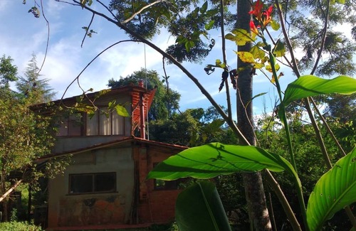 Aiuruoca House | Jacarandá Corner -House in the Matutu Valley