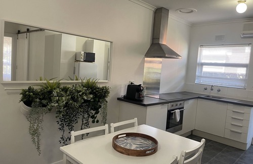 Plympton Apartment | Jacaranda Place - Superior Location