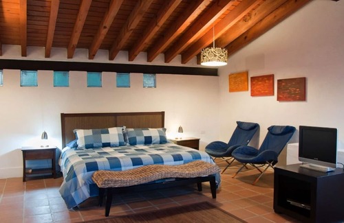 El Santuario House | Jacarandas House La Peña Valle de Bravo, Mex.