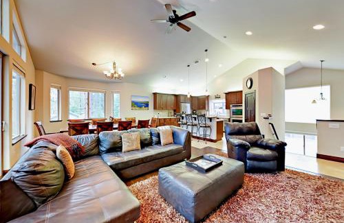 Montgomery Estates House | Jacarillo Escape