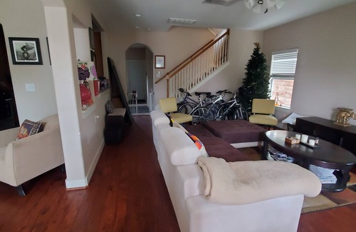 Chestnut House | Jaccuzi, Quiet, Clean, Spacious home nestled between downtown and UT.
