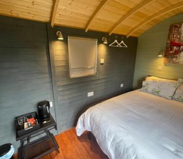 Sibford Gower House | Jackdaws Shepherds Hut Sibford Gower