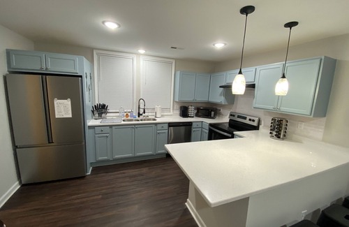 Kings Mountain House | JackPotz BNB- Cozy Modern Bungalow, 5 min. to Two Kings and More!