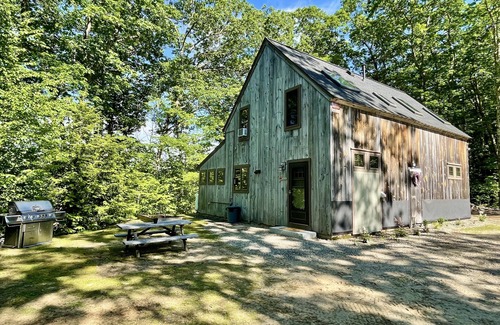 Alton Bay House | JACKS GETAWAY: UNIQUE POST & BEAM BARN IN ALTON BAY BY MT MAJOR ⛰& GUNSTOCK⛷