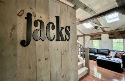 Alton Bay House | JACKS GETAWAY: UNIQUE POST & BEAM BARN IN ALTON BAY BY MT MAJOR ⛰& GUNSTOCK⛷