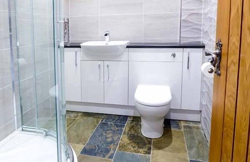 Cauldon Low Apartment | JACOB'S BARN, pet friendly, with a garden in Ramshorn