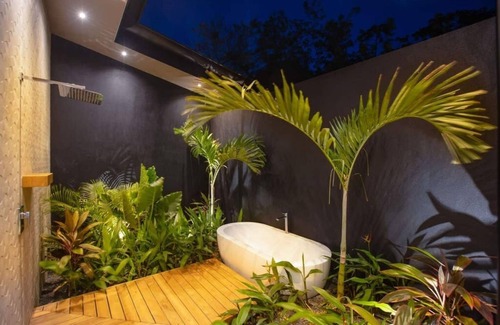 Tamarindo House | Jacuuzi, Daily Housekeeping, and exclusive beachclub membership for you to enjoy and relax in Luxury