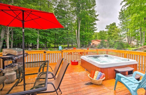 Tobyhanna House | Jacuzzi and Resort Amenities Tobyhanna Family Home!