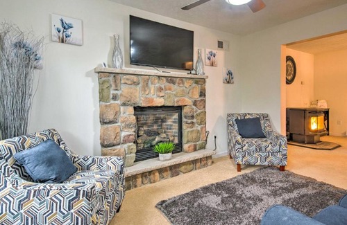 Tobyhanna House | Jacuzzi and Resort Amenities Tobyhanna Family Home!