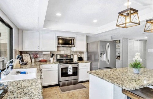 The Colony House | Jacuzzi & Pool House w/Game Room + Fire Pit