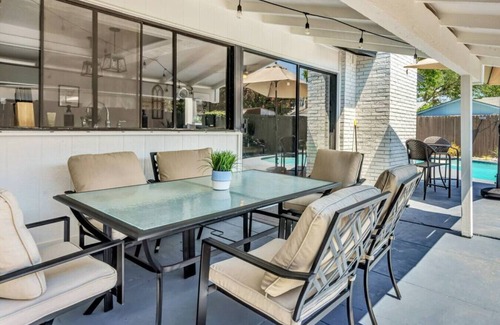 The Colony House | Jacuzzi & Pool House w/Game Room + Fire Pit