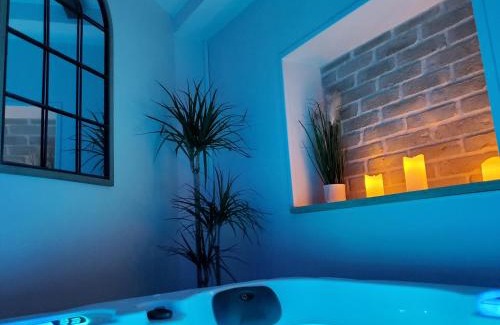 Flaviac House | Jacuzzi privatif dans maison de village au calme