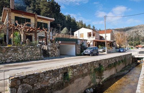 Katochori Villa | Jacuzzi Villa Nena