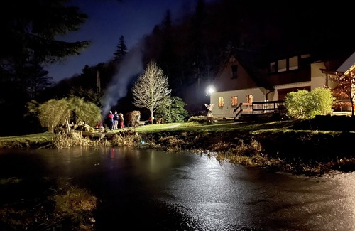 Oppach House | Jägerhaus Oppach (secluded location) forest house with lake