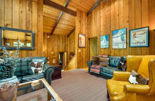 Jamaica House | Jamaica Vacation Home with Deck 8 Mi to Skiing!