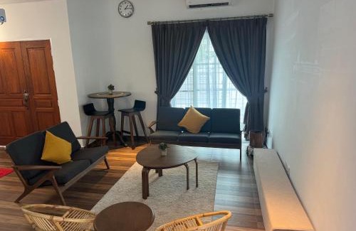 Bayan Lepas House | Jambul Villa 3-storey corner House 6Bed5Bathroom