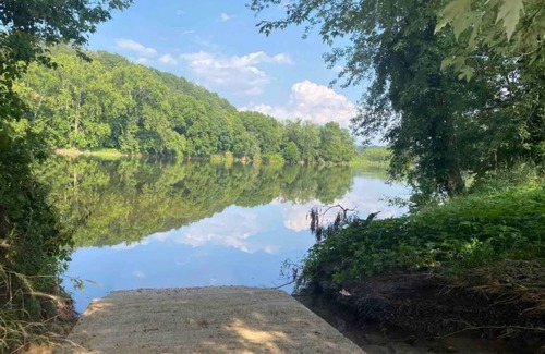 Schuyler House | James river Access Buckingham County Cabin