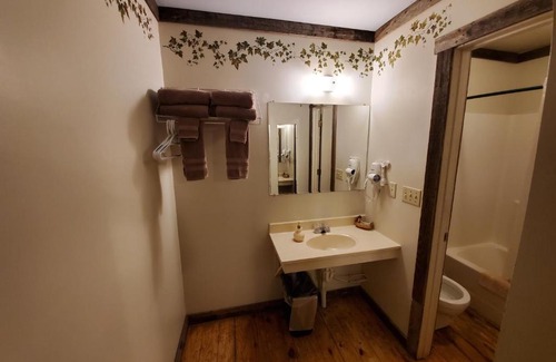 Jamesport Hotel | Jamesport Inn