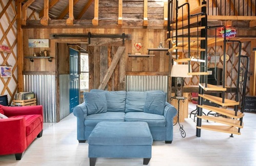 Fancy Gap Cottage | Jamie's Yurt on the BRPW, hot tub, views, 3 mile from I-77